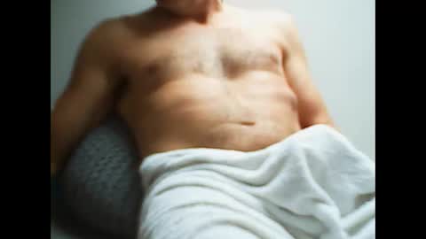 Snapshot of mountainrunner chatting on September 19, 10:59 am Marccoo online show from September 19, 10:59 am