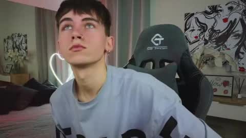 Kris online show from February 25, 2:03 am