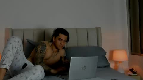 mr_maximo online show from March 30, 4:57 am