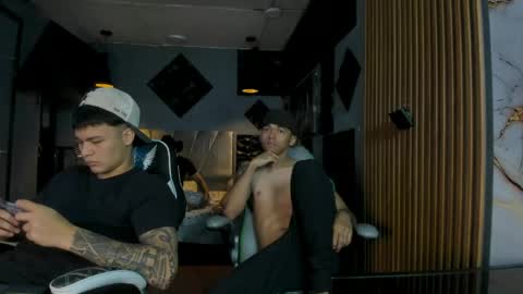 mr_mois online show from June 2, 6:14 am