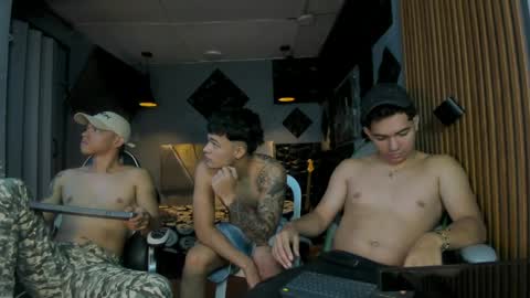 mr_mois online show from May 30, 7:41 am