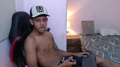 Snapshot of mr_stiven_ chatting on January 7, 2:22 am mr_stiven_ online show from January 7, 2:22 am