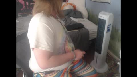 mr_strawberry online show from April 19, 4:17 pm