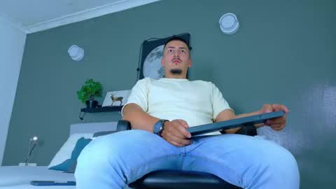 Mr Fox online show from November 18, 7:39 pm