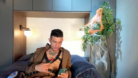 mrjustin_ online show from November 8, 9:29 pm