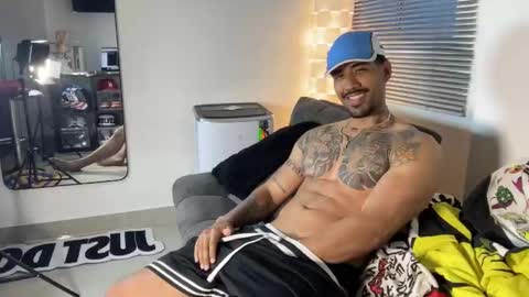 Myke esthetic online show from November 29, 10:45 pm