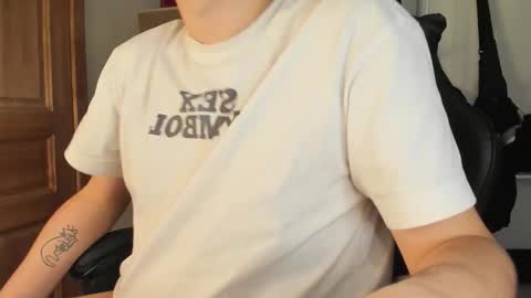 Snapshot of mystic_evan chatting on October 20, 10:02 pm Evan Brown online show from October 20, 10:02 pm