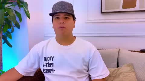 naimruiz_ online show from July 24, 7:21 pm