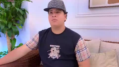 naimruiz_ online show from July 22, 7:28 pm