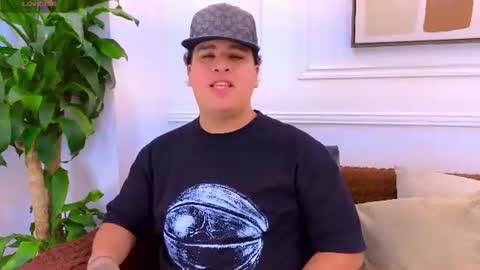 naimruiz_ online show from July 25, 7:32 pm