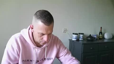 nederland77 online show from December 23, 8:33 am