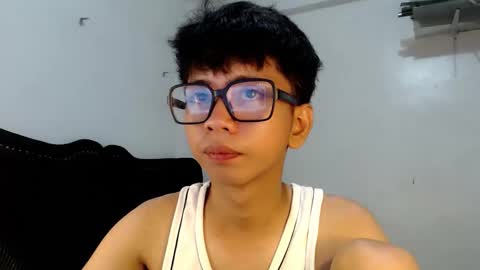 Ethan online show from May 24, 11:00 pm