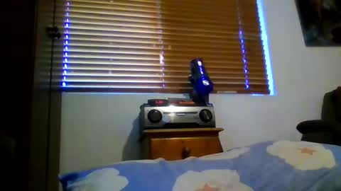 Snapshot of niceozziecockxxx chatting on January 18, 10:28 pm Sexiishaine online show from January 18, 10:28 pm