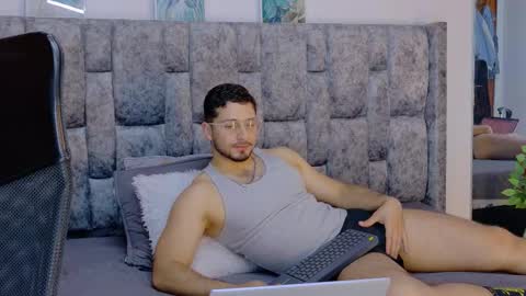 nick_moss_ online show from February 25, 11:22 am