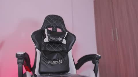 Snapshot of nickyblazze_ chatting on October 18, 2:44 pm Nicky online show from October 18, 2:44 pm