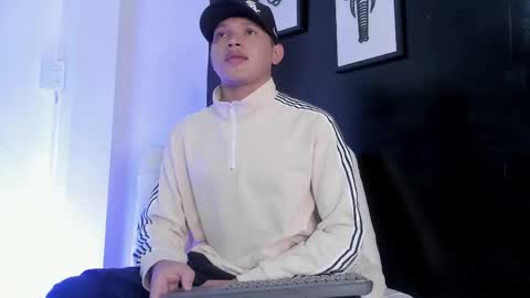 nico_saint_ online show from June 3, 2:44 pm
