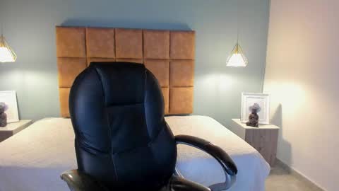 nicolasferrer18 online show from November 16, 7:27 pm