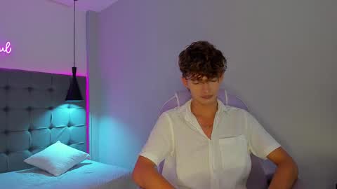 nicolasferrer18 online show from November 26, 7:39 pm