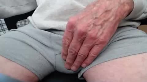 Snapshot of night_shift_jigilo chatting on February 17, 7:21 pm Night shift jigilo online show from February 17, 7:21 pm