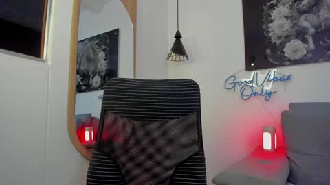 Niick online show from December 6, 1:07 am