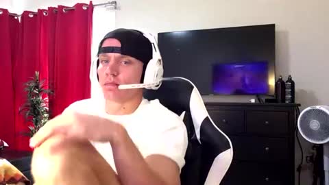nikolai_russian_daddy online show from July 24, 10:28 pm