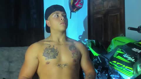 noah_223 online show from November 27, 2:26 am