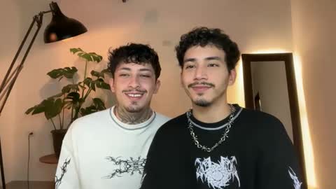 noah_and_steven online show from June 5, 4:28 am