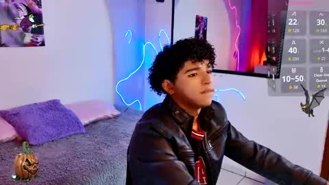 noah_smith04 online show from October 25, 8:32 pm