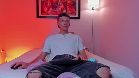 noahh_sky online show from March 24, 4:39 am