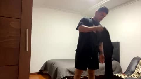 Snapshot of noahsexx98 chatting on October 3, 3:39 pm noahsexx98 online show from October 3, 3:39 pm