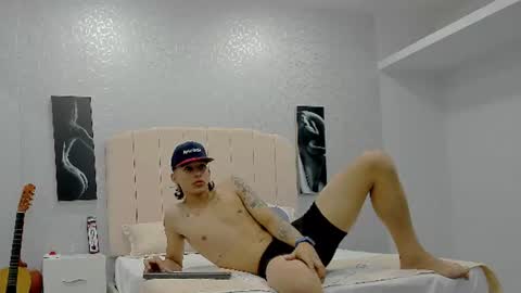 NoahThomson online show from June 22, 1:26 pm