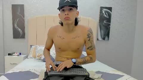 NoahThomson online show from June 14, 1:24 pm