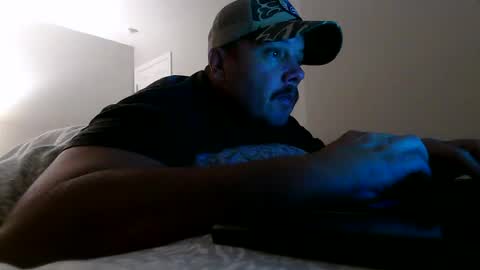 nuttincowboy727272 online show from December 15, 1:35 am