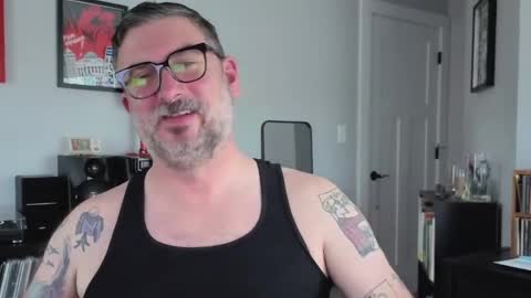 Snapshot of office_dad chatting on September 23, 6:18 pm Office Dad online show from September 23, 6:18 pm