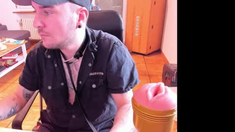 Chris online show from April 20, 6:16 am