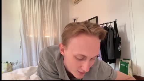 Snapshot of oliver_and_thomas chatting on October 25, 10:06 am Oliver and Thomas online show from October 25, 10:06 am
