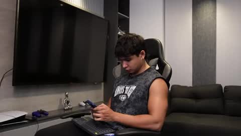 Oliver bray online show from April 15, 11:48 pm