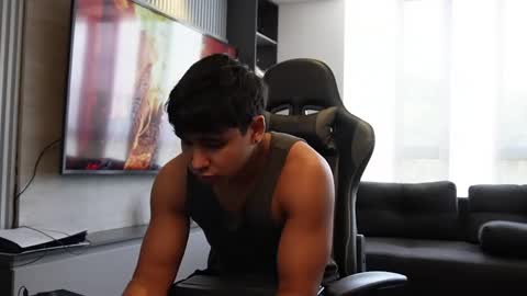 Oliver bray online show from April 6, 4:19 pm