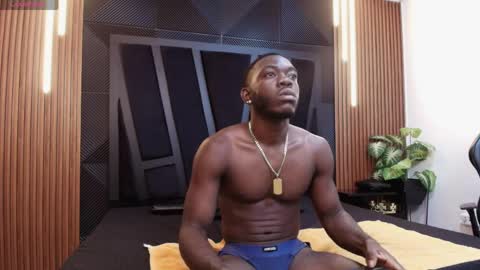 OLIVER LAURENT online show from April 9, 12:11 pm