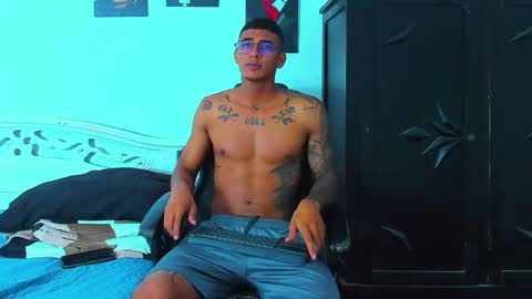oliver_smith_2 online show from June 6, 2:45 pm