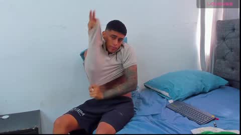 Snapshot of oliver_smith_2 chatting on December 26, 4:25 pm oliver_smith_2 online show from December 26, 4:25 pm