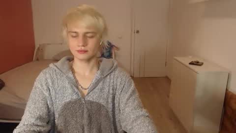 Oliver online show from January 19, 2:03 am