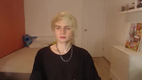 Snapshot of oliver_sweet_ chatting on October 20, 1:42 am Oliver online show from October 20, 1:42 am