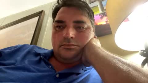 oliverclothesoff1211 online show from April 12, 12:58 am