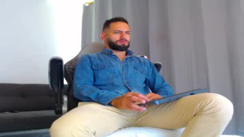 oliver online show from November 11, 3:06 pm