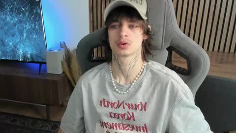 oliverrgroove online show from April 22, 9:25 am