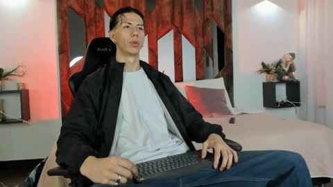 oliverthompson_01 online show from September 10, 3:05 am