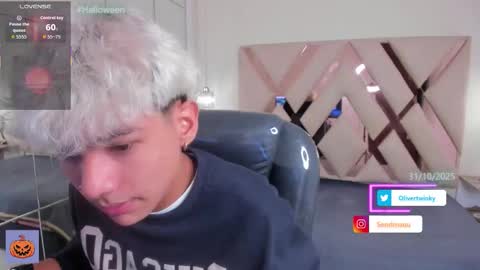 Oliver online show from October 25, 1:35 pm