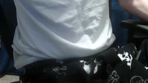 Snapshot of omegapogchamp chatting on October 27, 3:42 am omegapogchamp online show from October 27, 3:42 am