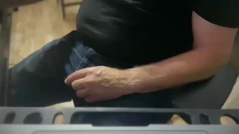 onlocationnyc online show from October 10, 2:16 am